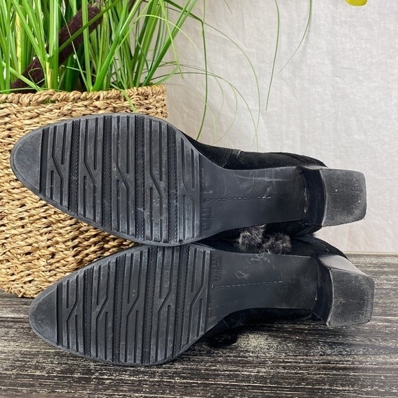 Stuart Weitzman Black Suede Fur Lined Zip Up Ankle Boots 5.5 - Picture 5 of 7
